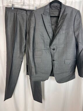 Men's GUCCI gray suit size 56R made in Italy